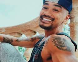 The actor is a tattoo lover and has numerous tattoos on his shoulders, chest, and hand.